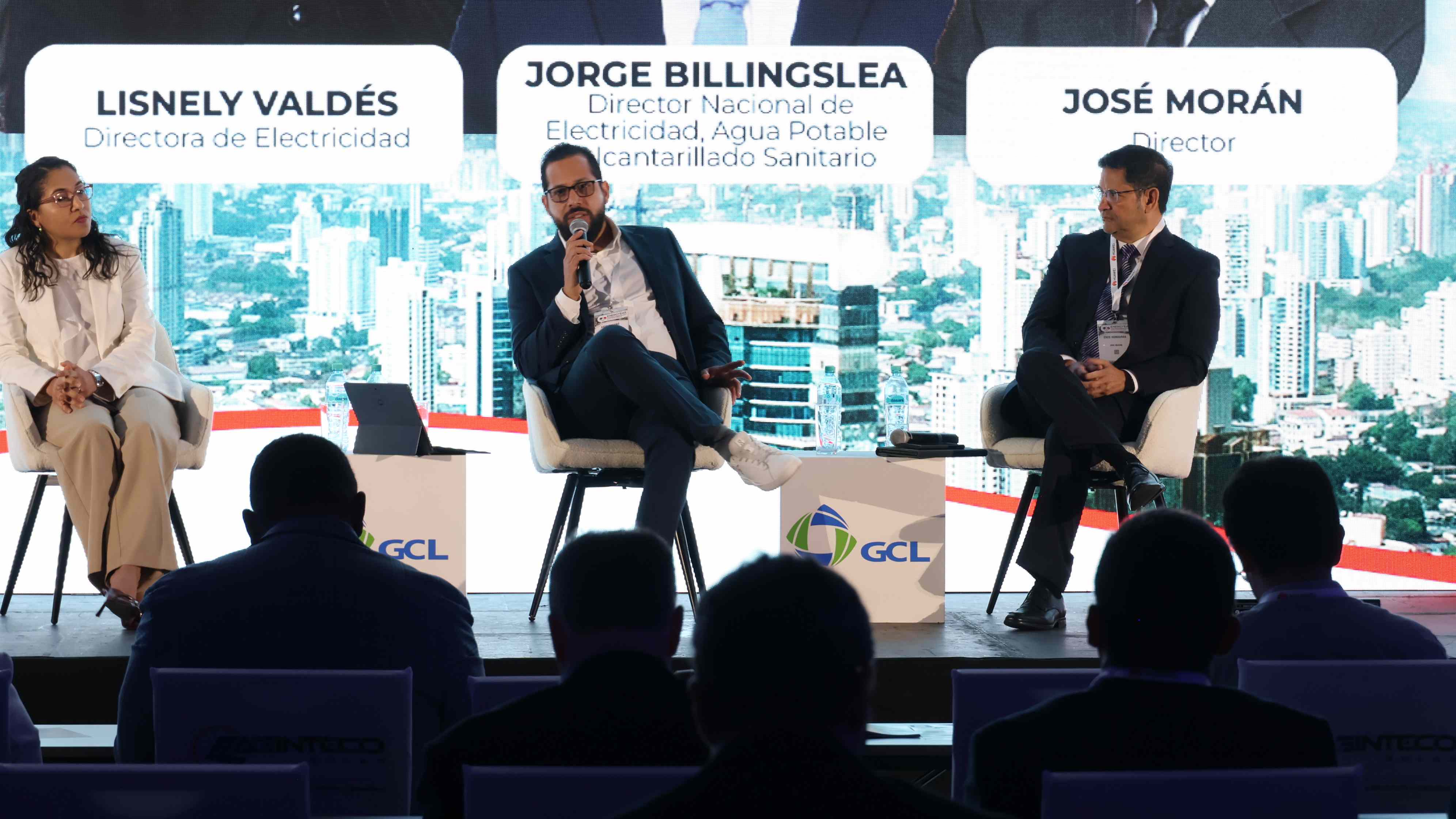 EXPERTOS ANALIZAN EN PANAMÁ LOS RETOS PARA ACELERAR LAS ENERGÍAS RENOVABLES EN CENTROAMÉRICA