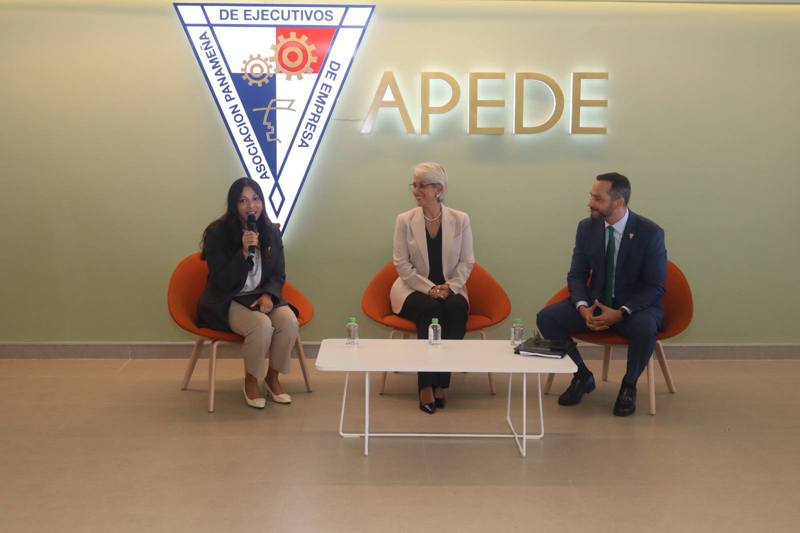 ADMINISTRADORA EXPLICA BONDADES PARA MEJORAR LEY DE ELECTRICIDAD